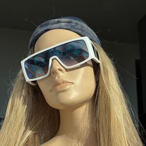 Louis Vuitton LV Sideway Sunglasses 2021 EUC with OG Box $730